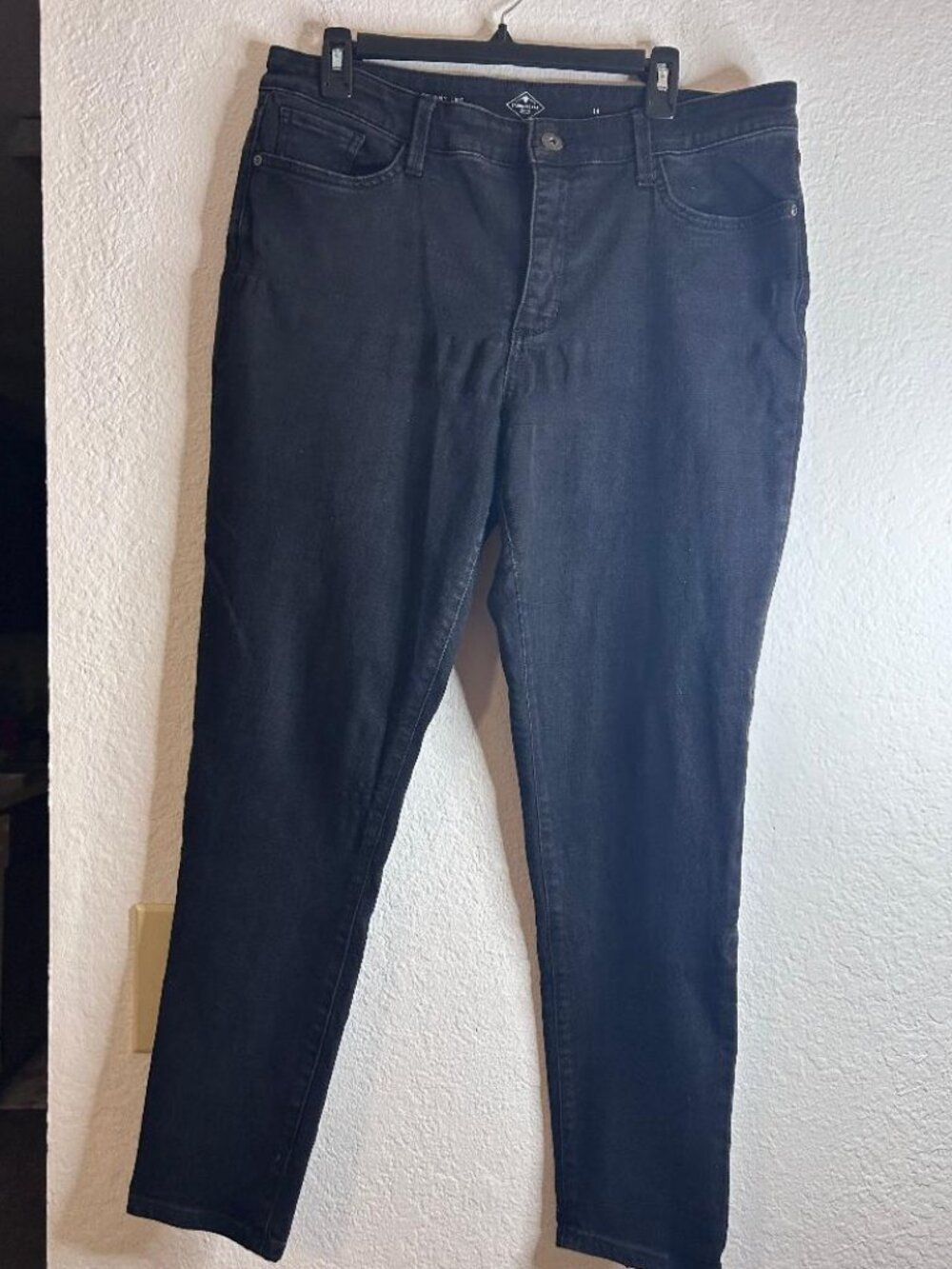 Mid Rise Black Skinny Leg Jeans Size 14 St John's Bay